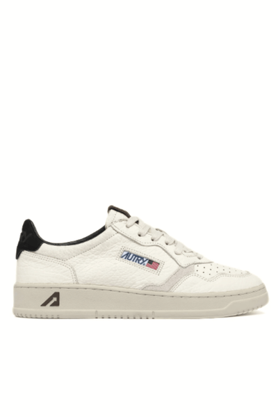 ★AUTRY★MEDALIST LOW SNEAKERS IN LEATHER WHITE AND SILVER★ Autry Medalist low sneakers for Men - White in UAE | Level Shoes